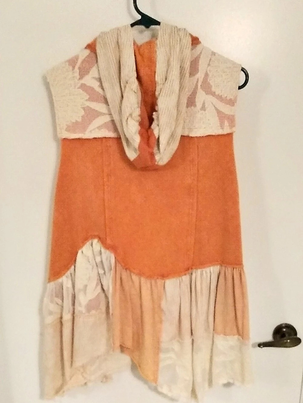 Oli & Hali Hooded Layering Vest in Orange & Cream Size Small - Picture 2 of 8